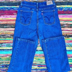 ⚡️ high waisted levi jeans ⚡️